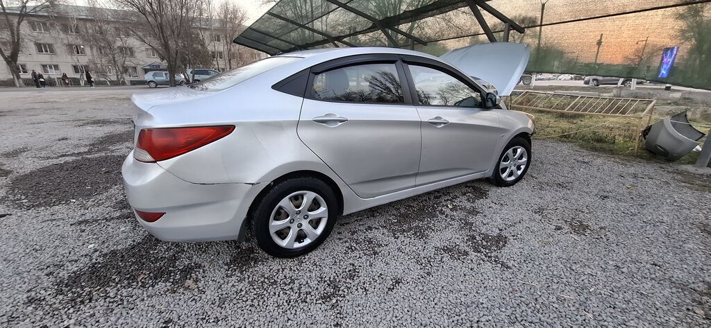 Hyundai Solaris: 2011 г., 1.6 л, Механика, Бензин, Седан: фото 5