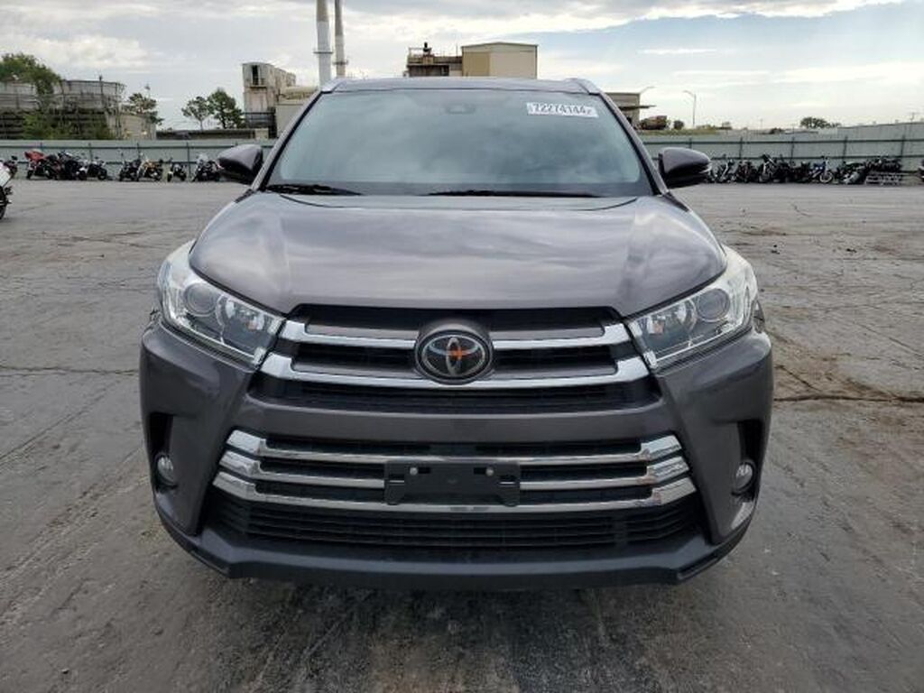 Toyota Highlander: 2018 г., 2.7 л, Бензин, Кроссовер: фото 2