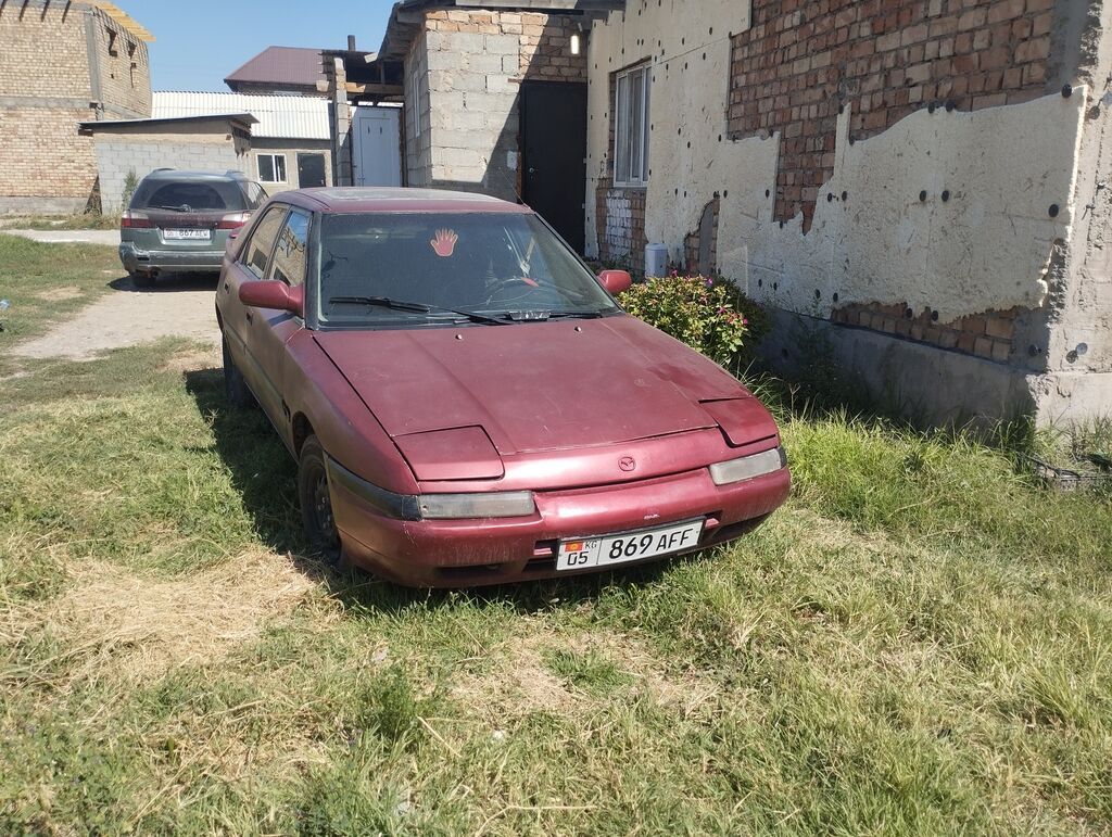 Mazda 323: 1993 г., 1.6 л, Механика, Бензин, Лифтбек: фото 3