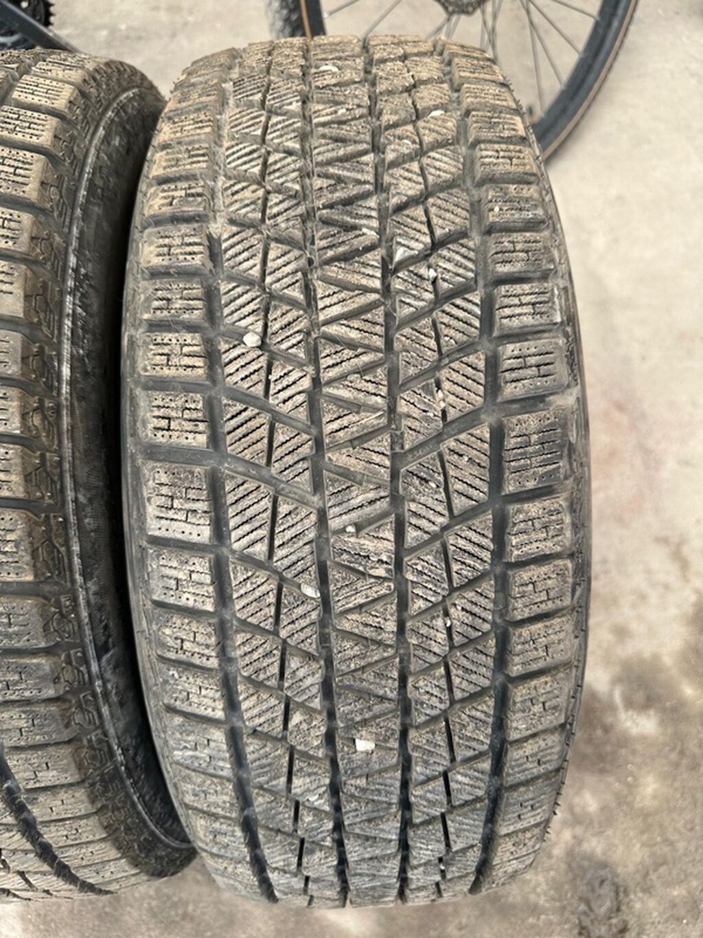 Продаю резину зима почти новая 3 шт 205/55/R16: фото 2