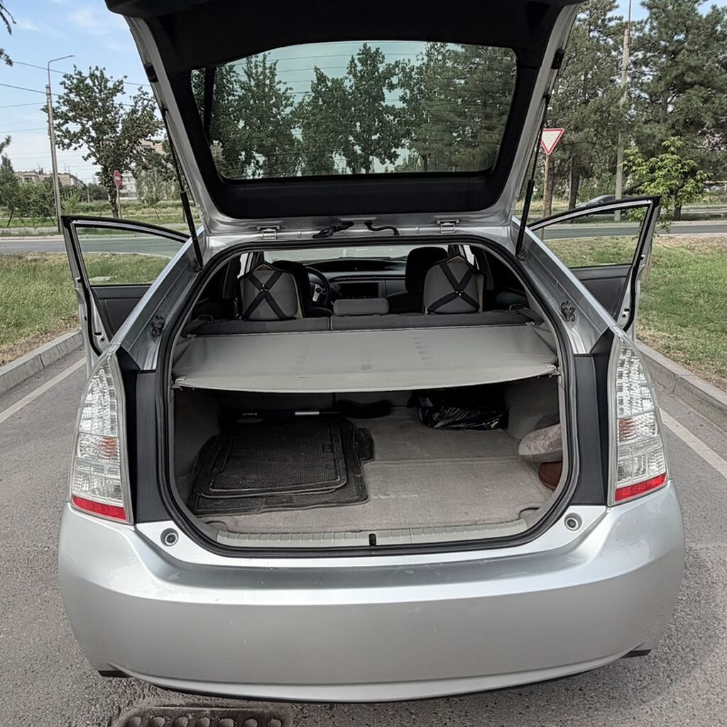 Toyota Prius: 2011 г., 1.8 л, Гибрид, Хэтчбэк: фото 4
