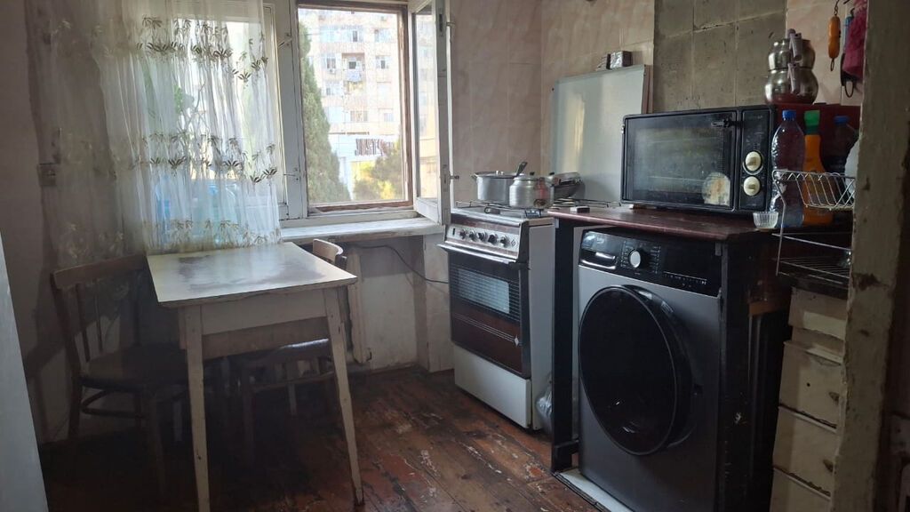Bakı, 4 otaqlı, Köhnə tikili, 72 kv. m