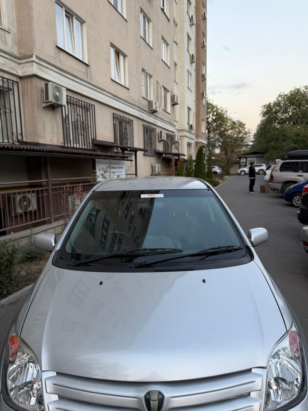 Toyota Ist: 2003 г., 1.5 л, Автомат, Бензин, Хэтчбэк: фото 2