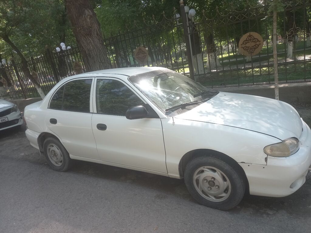 Автомобиль седан, белый цвет, 4 двери. Основные характеристики: - — фото 6