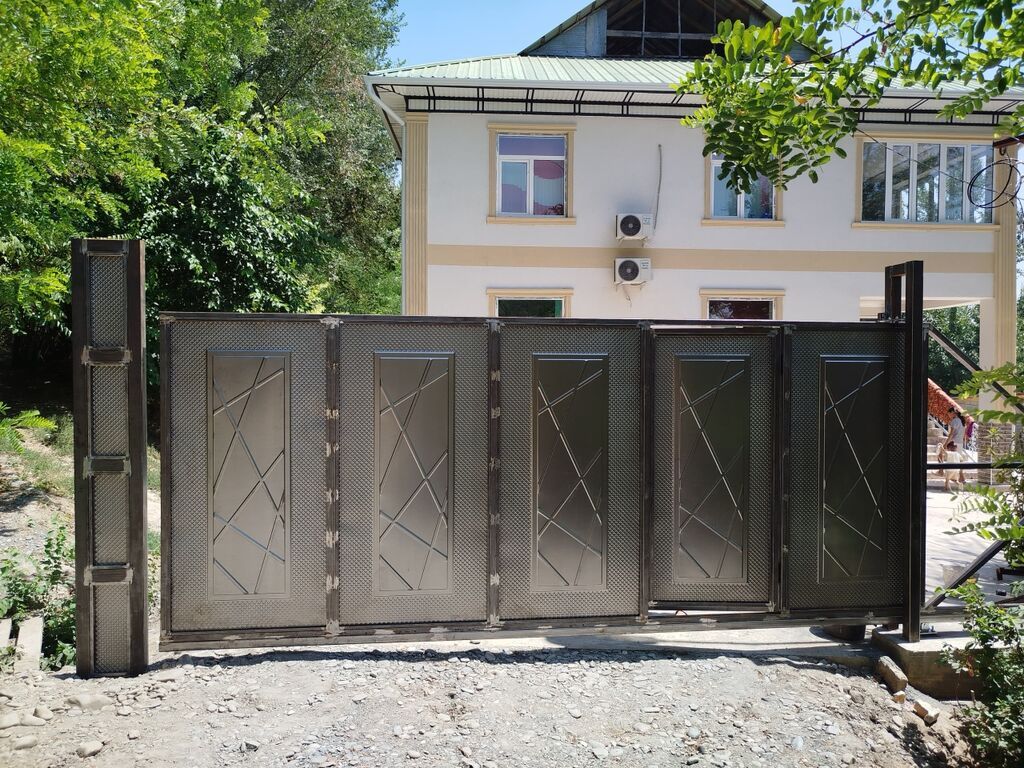 Откатные ворота Прочный металлический каркас из профильной трубы.: фото 2