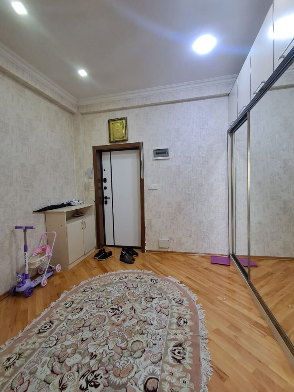 3 otaqlı, Yeni tikili, m. İnşaatçılar, 123 kv. m