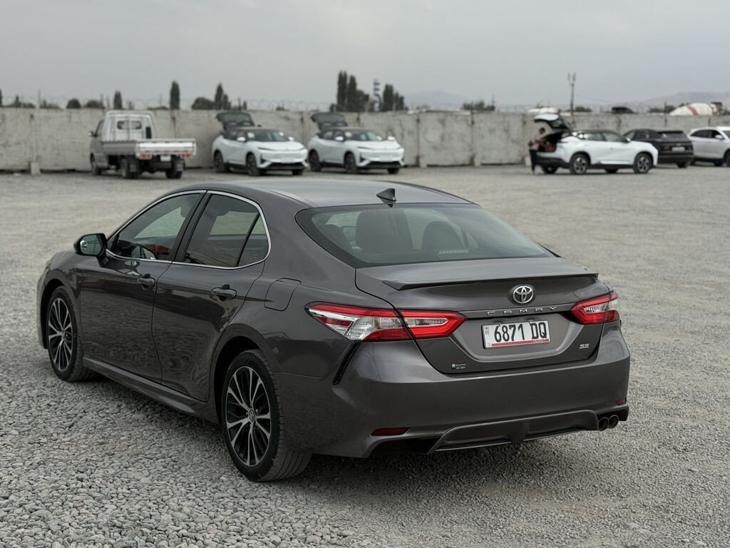 Toyota Camry: 2020 г., 2.5 л, Автомат, Бензин, Седан: фото 3