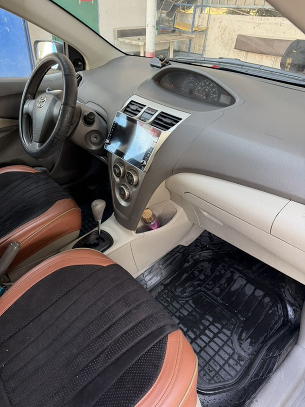 Toyota Yaris: 2009 г., 1.5 л, Автомат, Бензин, Седан: фото 6