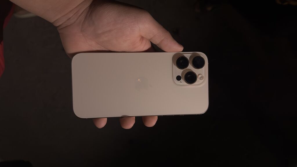 IPhone 16 Pro Max, Б/у, Золотой: фото 3