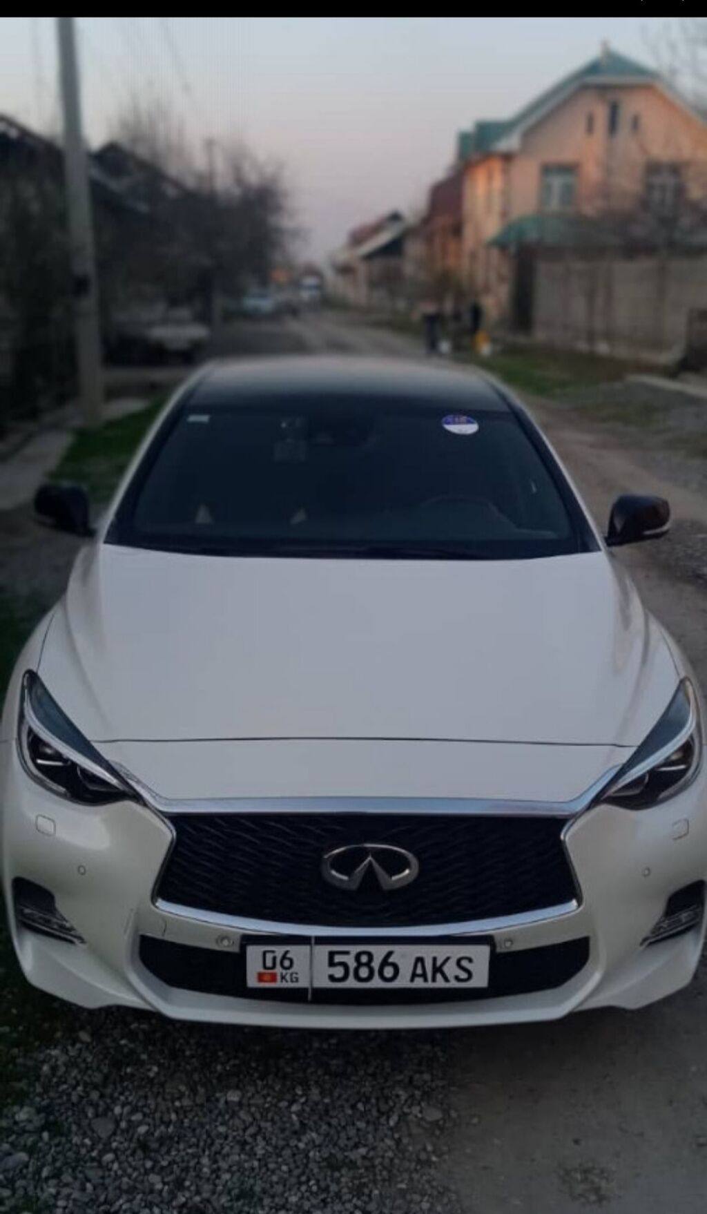 Infiniti : 2018 г., 2 л, Автомат, Бензин, Хэтчбэк — фото 2