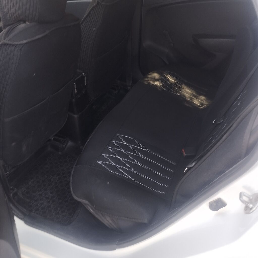 Hyundai Accent: 2015 г., 1.4 л, Механика, Седан: фото 3