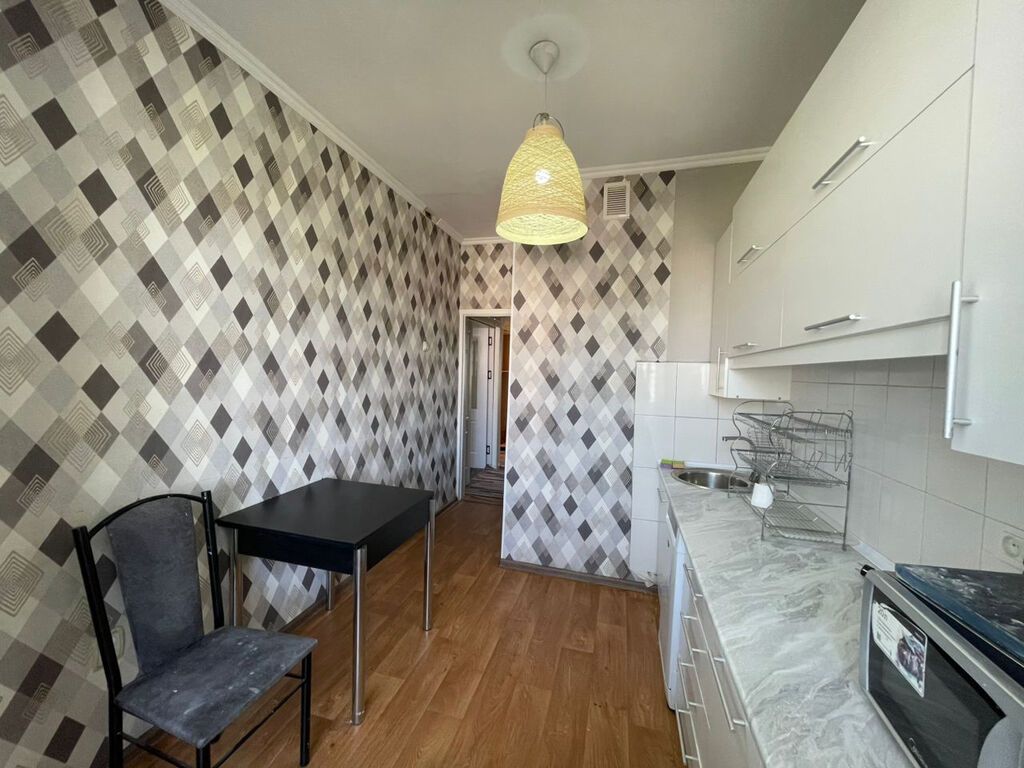 3 комнаты, 60 м², Асанбай мкр 106 серия, 9 этаж, Старый ремонт: фото 4