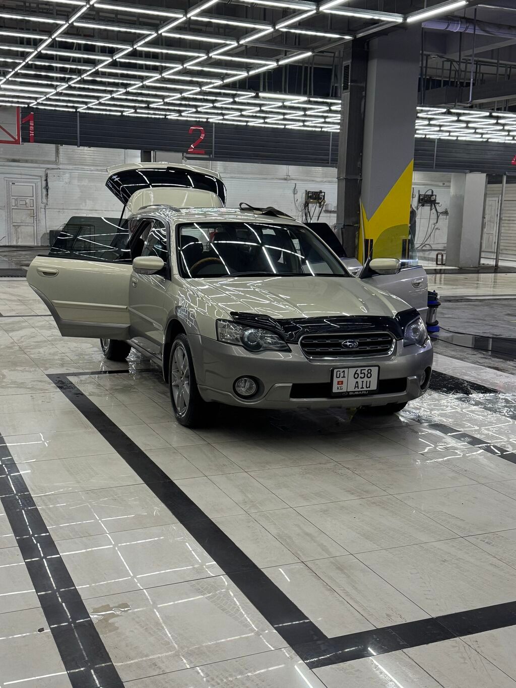 Subaru Outback: 2004 г., 3 л, Автомат, Бензин, Универсал: фото 2