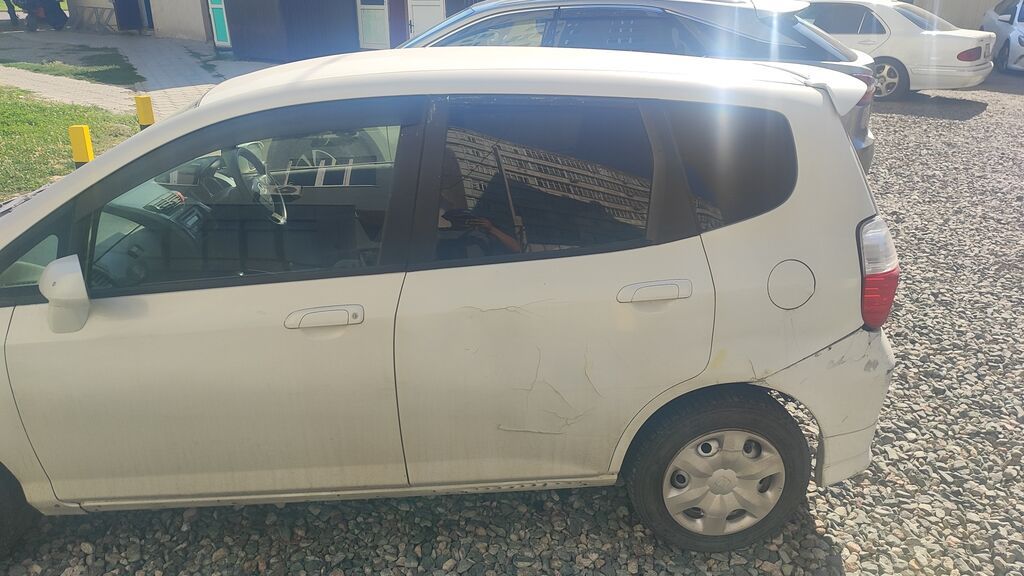 Honda Fit: 2002 г., 1.3 л, Автомат, Бензин, Хэтчбэк: фото 6