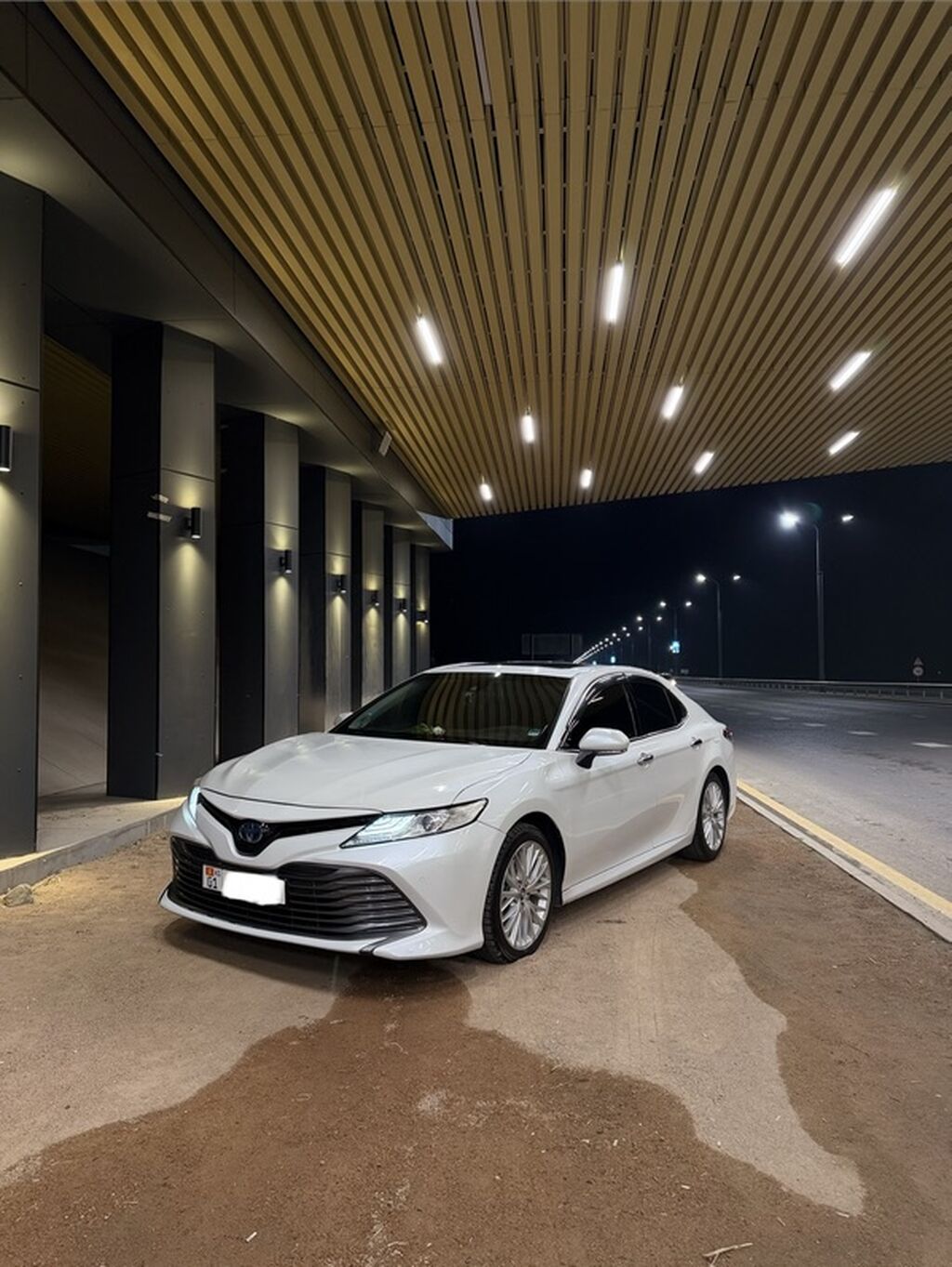 Toyota Camry: 2019 г., 2.5 л, Вариатор, Гибрид, Седан: фото 2