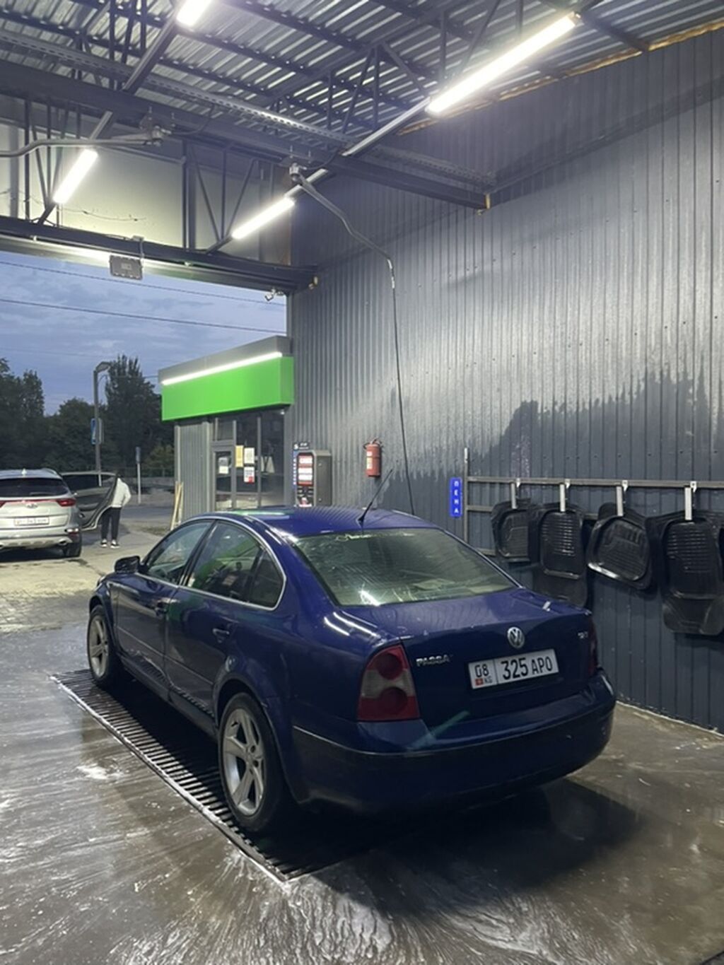 Volkswagen Passat: 2001 г., 1.8 л, Механика, Газ, Седан: фото 3