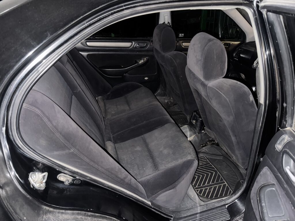 Honda Accord: 2001 г., 1.8 л, Механика, Бензин, Седан: фото 2