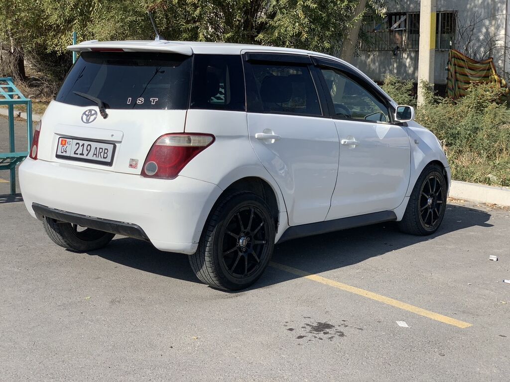 Toyota Ist: 2004 г., 1.5 л, Автомат, Бензин, Хэтчбэк: фото 3