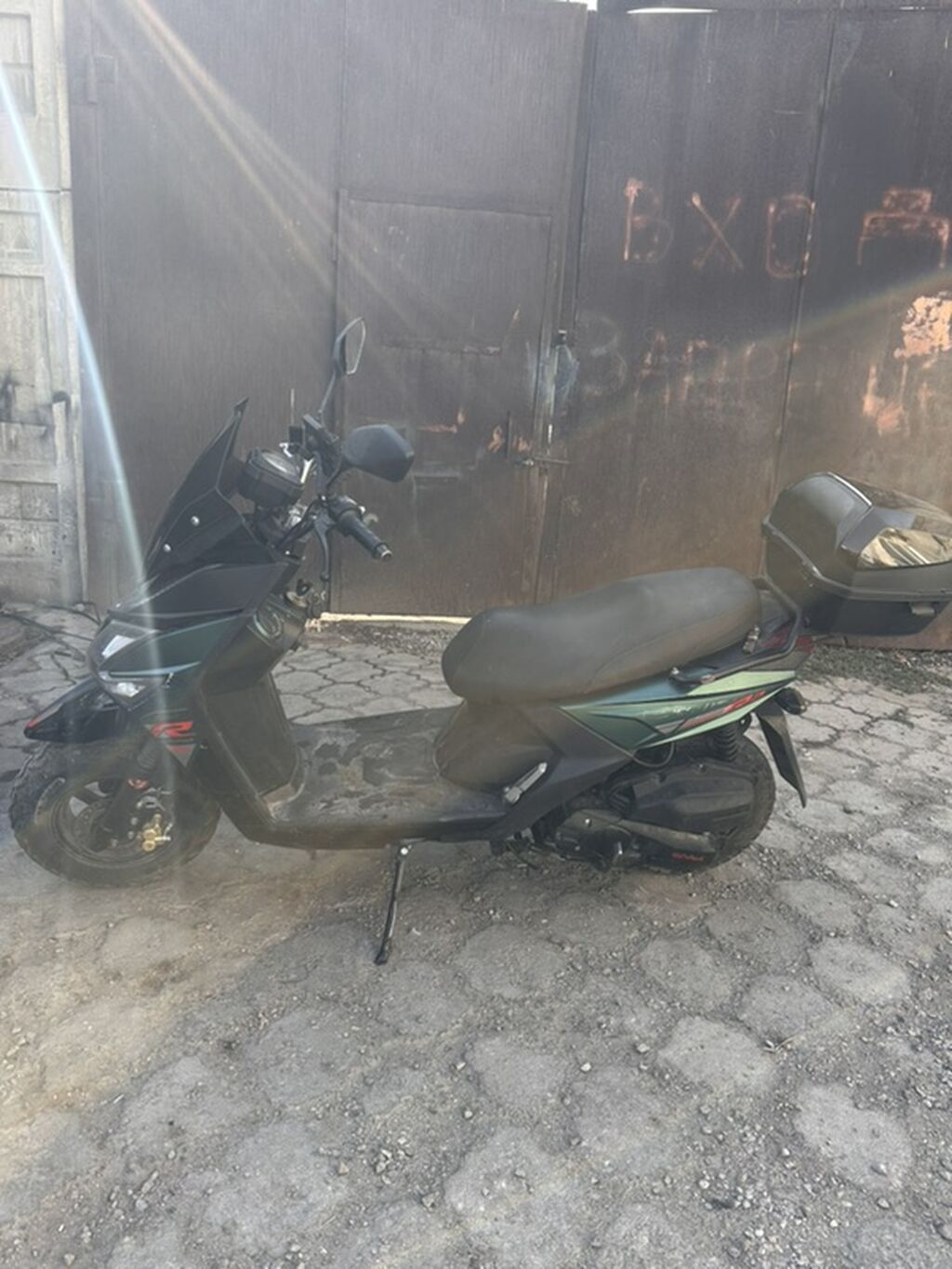 Скутер Kymco (серия MultiTrail R2) с агрессивным дизайном и высоким: фото 5
