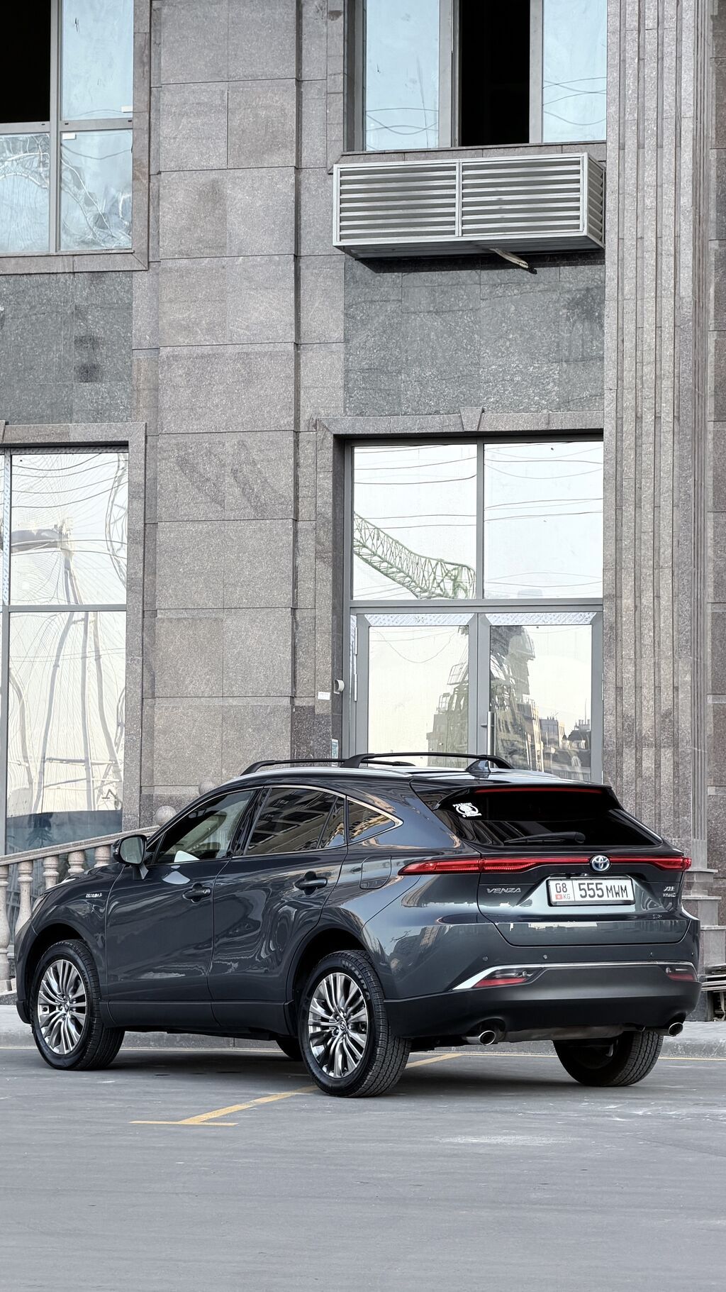 Toyota Venza: 2021 г., 2.5 л, Автомат, Гибрид, Кроссовер: фото 5