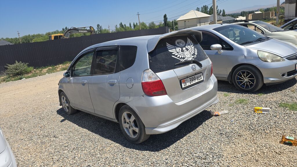 Honda Fit: 2001 г., Хэтчбэк: фото 3