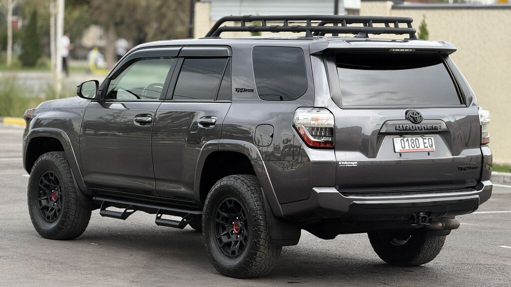 Toyota 4Runner: 2022 г., 4 л, Автомат, Бензин, Внедорожник: фото 6