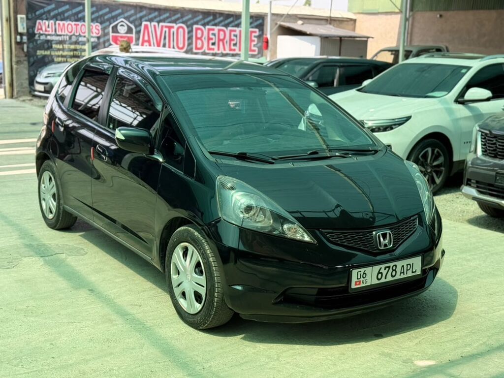 Honda Jazz: 2009 г., 1.3 л, Механика, Бензин, Хэтчбэк: фото 3