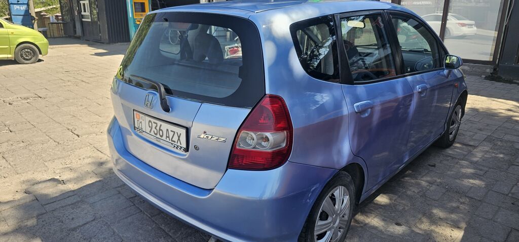 Honda Jazz: 2003 г., 1.3 л, Механика, Бензин, Хэтчбэк: фото 3