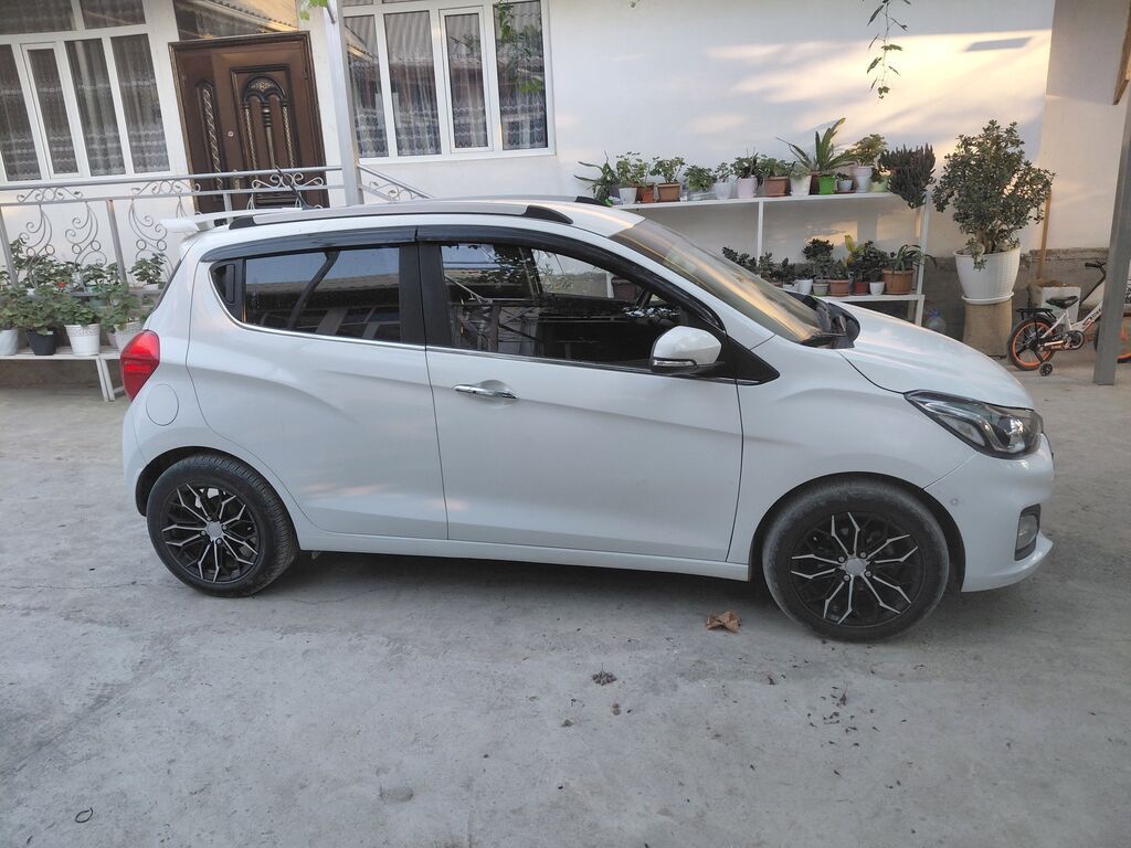 Chevrolet Spark: 2018 г., 1 л, Вариатор, Бензин, Хэтчбэк: фото 4