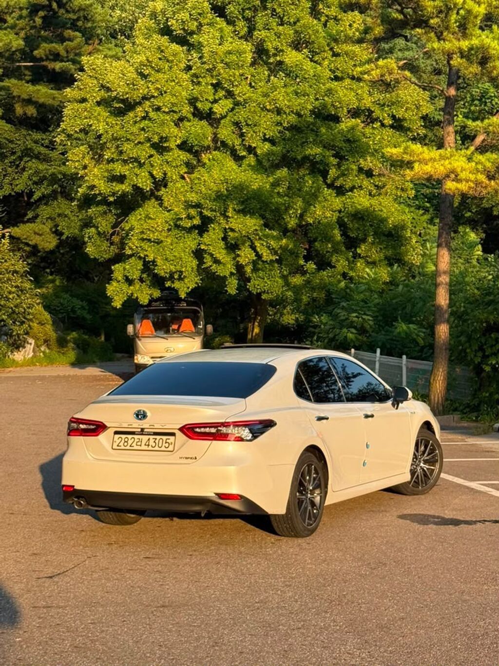 Toyota Camry: 2021 г., 2.5 л, Автомат, Гибрид, Седан: фото 8