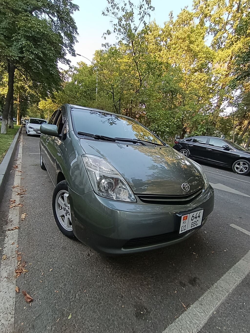 Toyota Prius: 2004 г., Вариатор, Гибрид, Хэтчбэк: фото 2