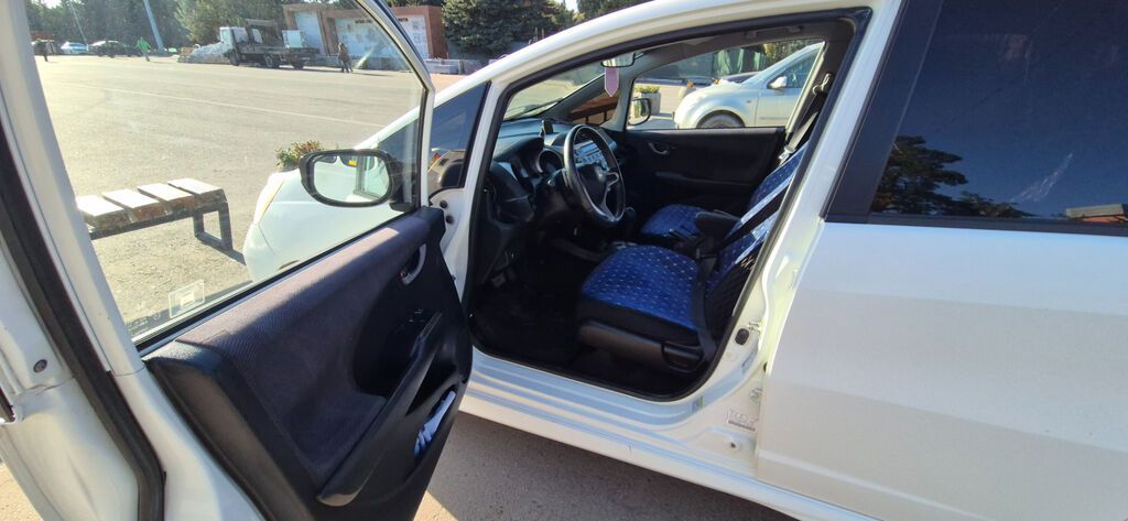 Honda Fit: 2010 г., 1.5 л, Автомат, Бензин, Хэтчбэк: фото 7