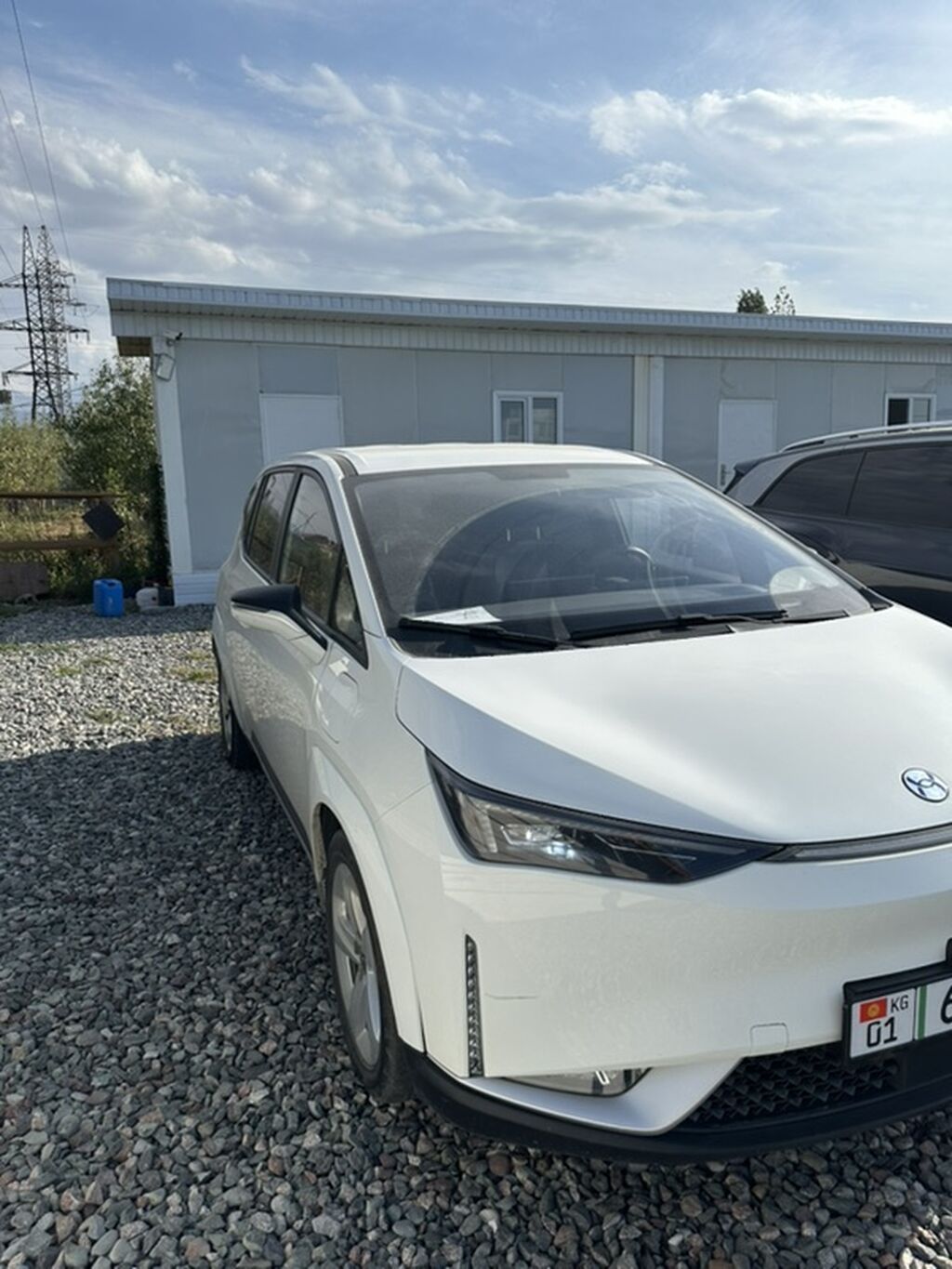 HYCAN Z03 — компактный электрический кроссовер Основные особенности: фото 3