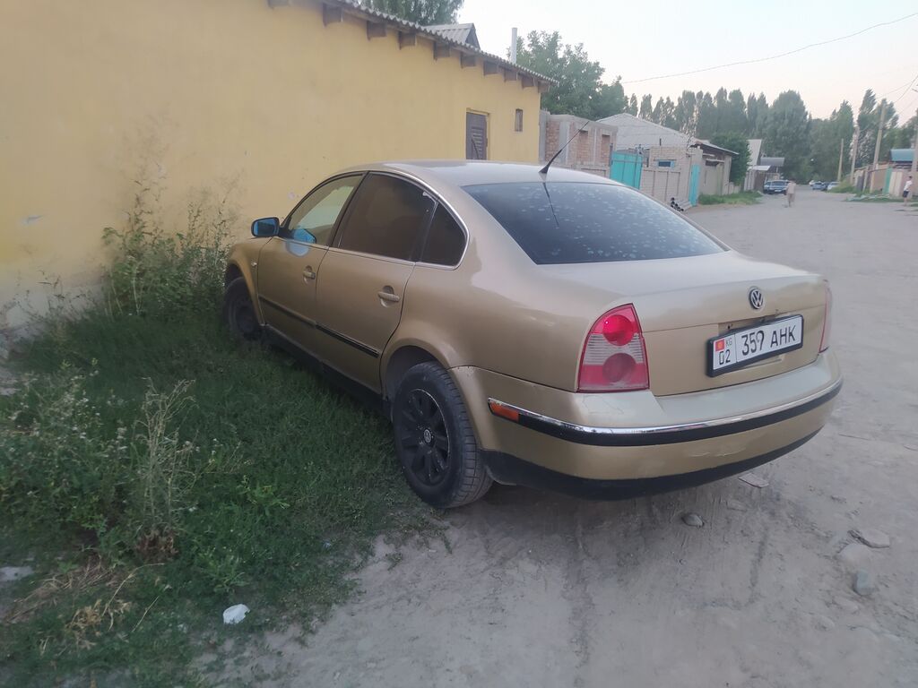 Volkswagen Passat: 2001 г., 1.8 л, Механика, Бензин, Седан: фото 2