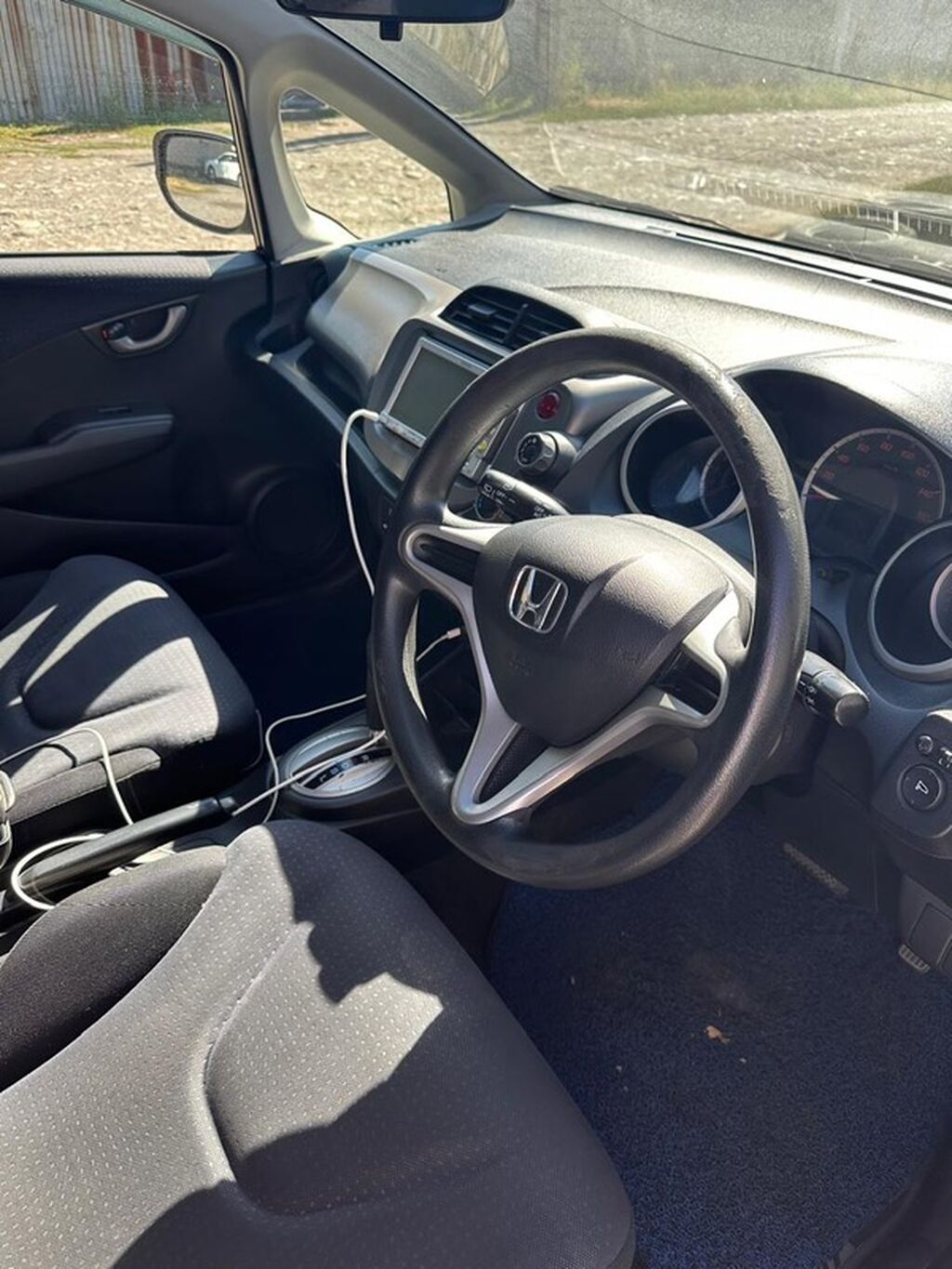 Honda Fit: 2010 г., 1.3 л, Автомат, Хэтчбэк: фото 3