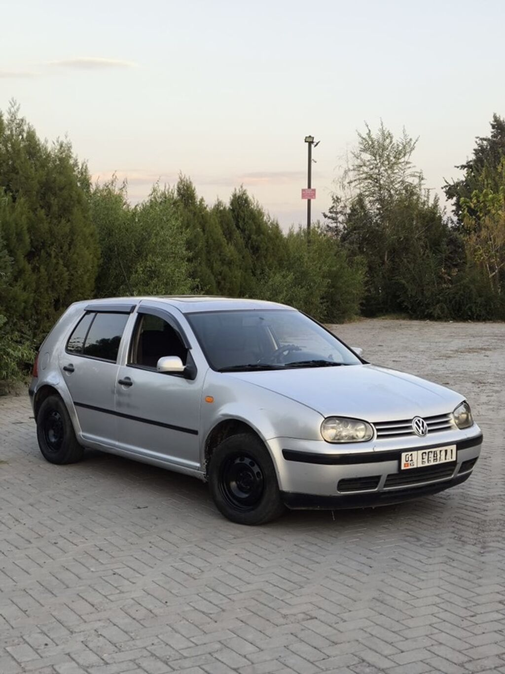 Volkswagen Golf: 2000 г., 1.6 л, Механика, Бензин, Хэтчбэк: фото 3