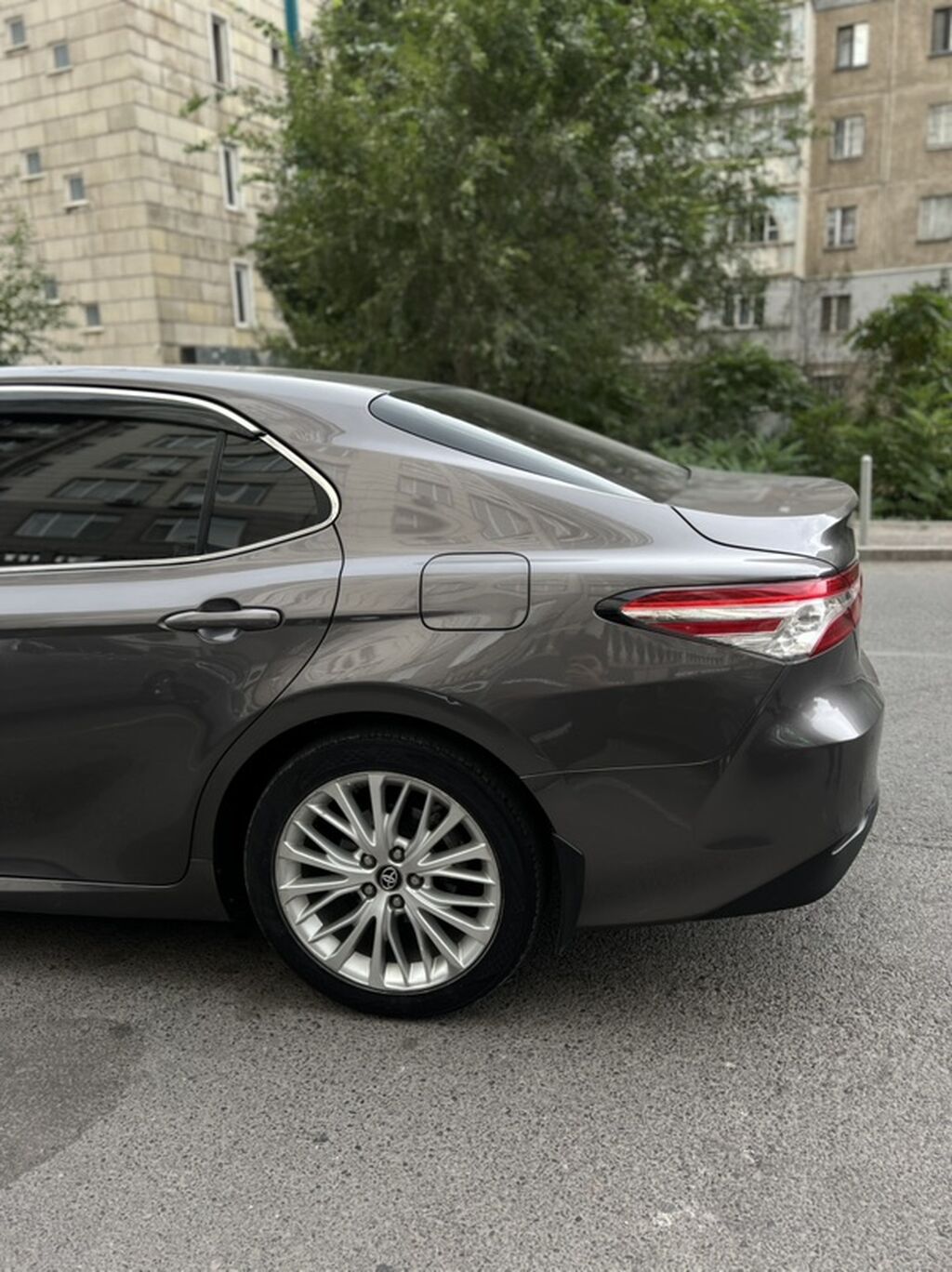 Toyota Camry: 2018 г., Вариатор, Гибрид, Седан: фото 3