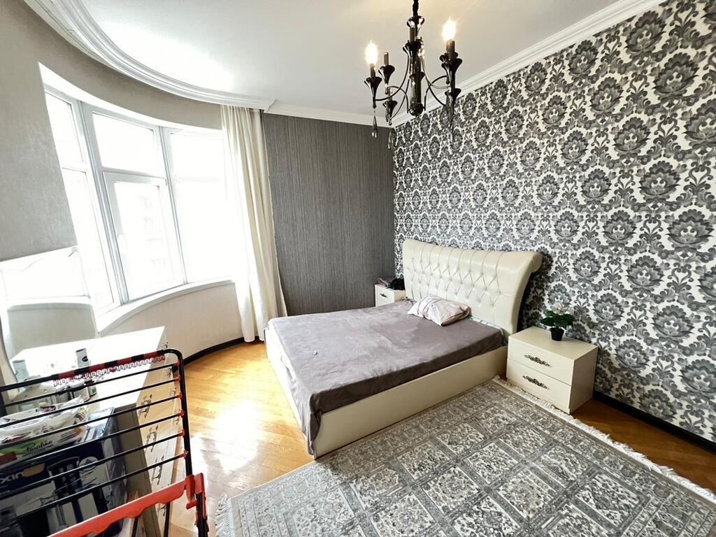 3 otaqlı, Yeni tikili, m. Elmlər Akademiyası, 147 kv. m