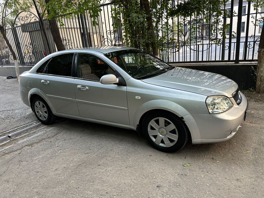 Chevrolet Lacetti: 2007 г., 1.6 л, Механика, Газ, Седан: фото 4