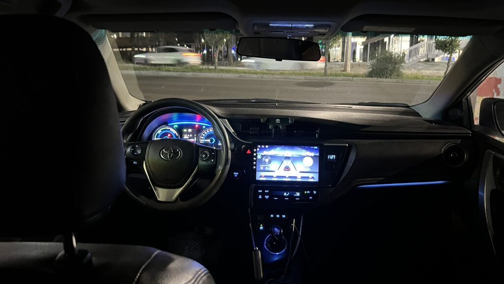 Toyota Corolla: 2019 г., 1.8 л, Робот, Гибрид, Седан: фото 5