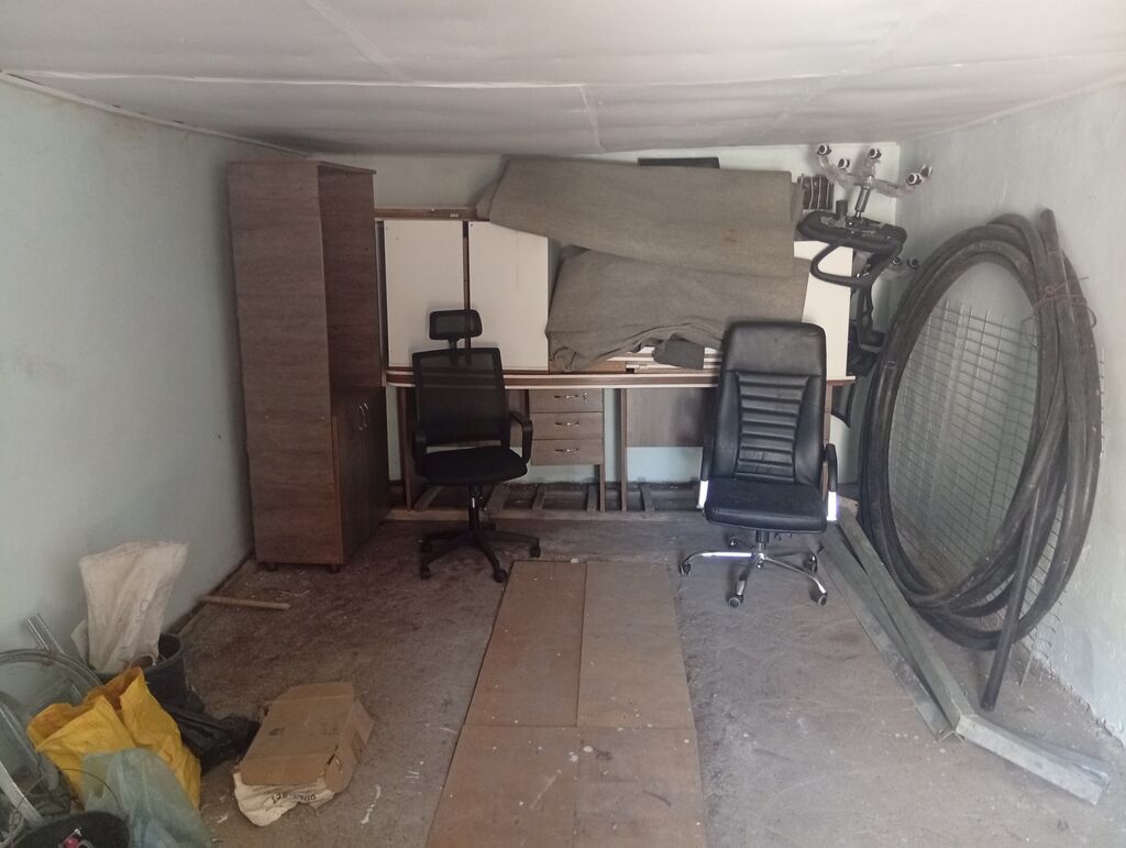 24 kv. m, 4 * 6 * 3 Daş, Metal