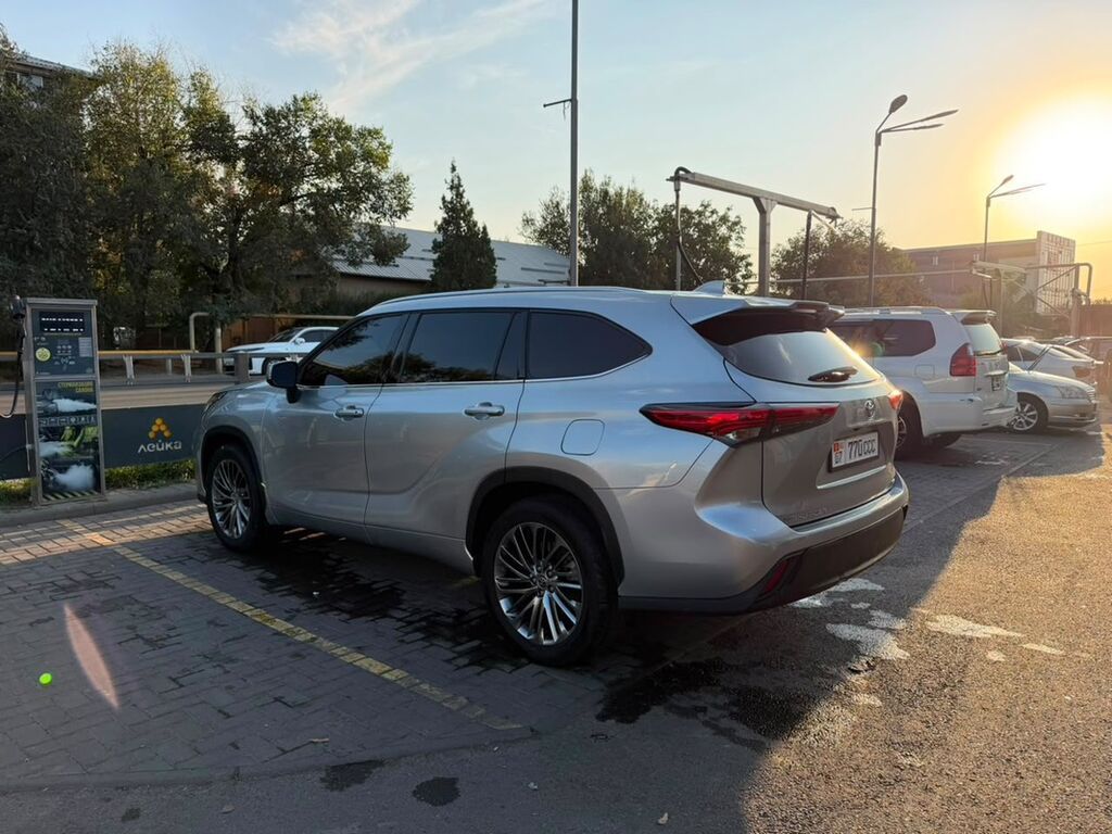 Toyota Highlander: 2020 г., 3.5 л, Автомат, Бензин, Кроссовер: фото 2