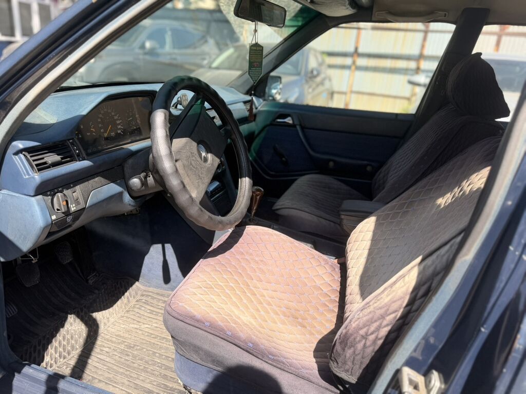Mercedes-Benz W124: 1989 г., 2.3 л, Механика, Бензин, Седан: фото 7