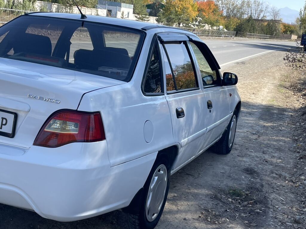 Daewoo Nexia: 2010 г., 1.6 л, Механика, Бензин, Седан: фото 2