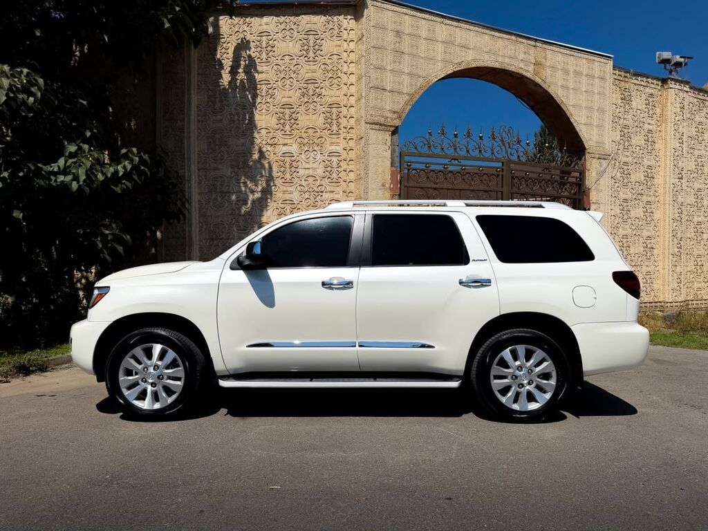 Toyota Sequoia: 2019 г., 5.7 л, Автомат, Бензин, Внедорожник: фото 2