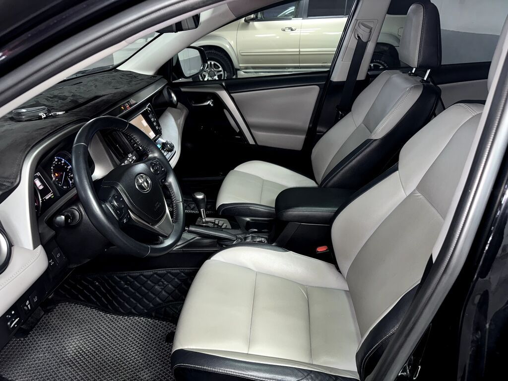 Toyota RAV4: 2018 г., 2.5 л, Автомат, Бензин, Кроссовер: фото 8