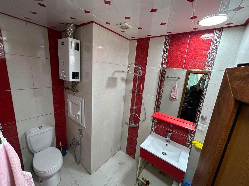 20 Yanvarda metroya 3- 4 dəqiqəlik məsafədə yerləşən 3 otaqlı evə 2