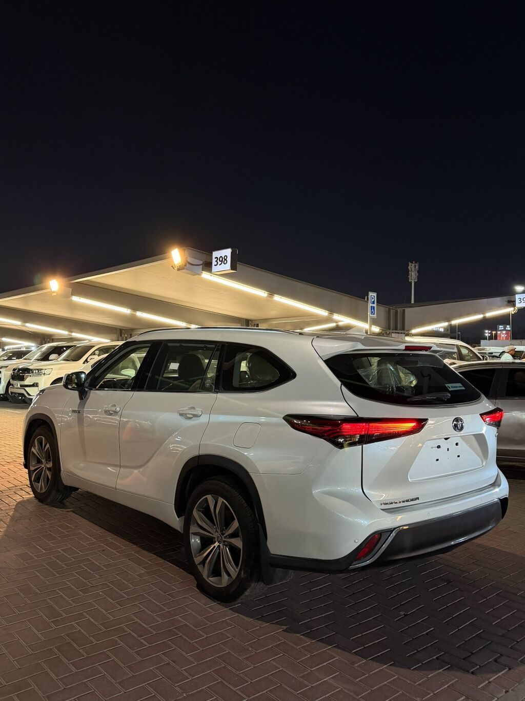 Toyota Highlander: 2022 г., 2.5 л, Автомат, Гибрид, Кроссовер: фото 4