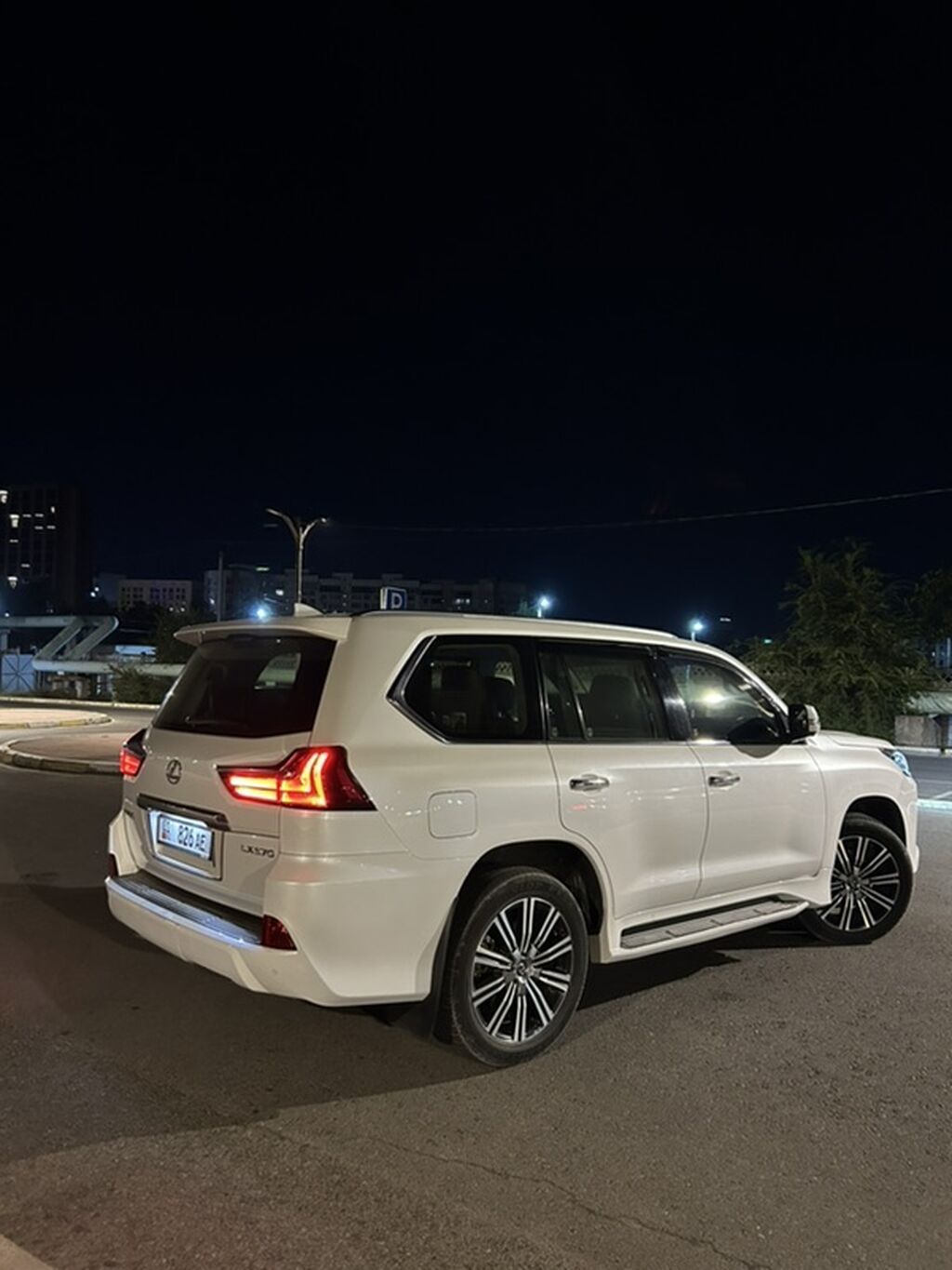 Lexus LX: 2017 г., 5.7 л, Внедорожник: фото 2