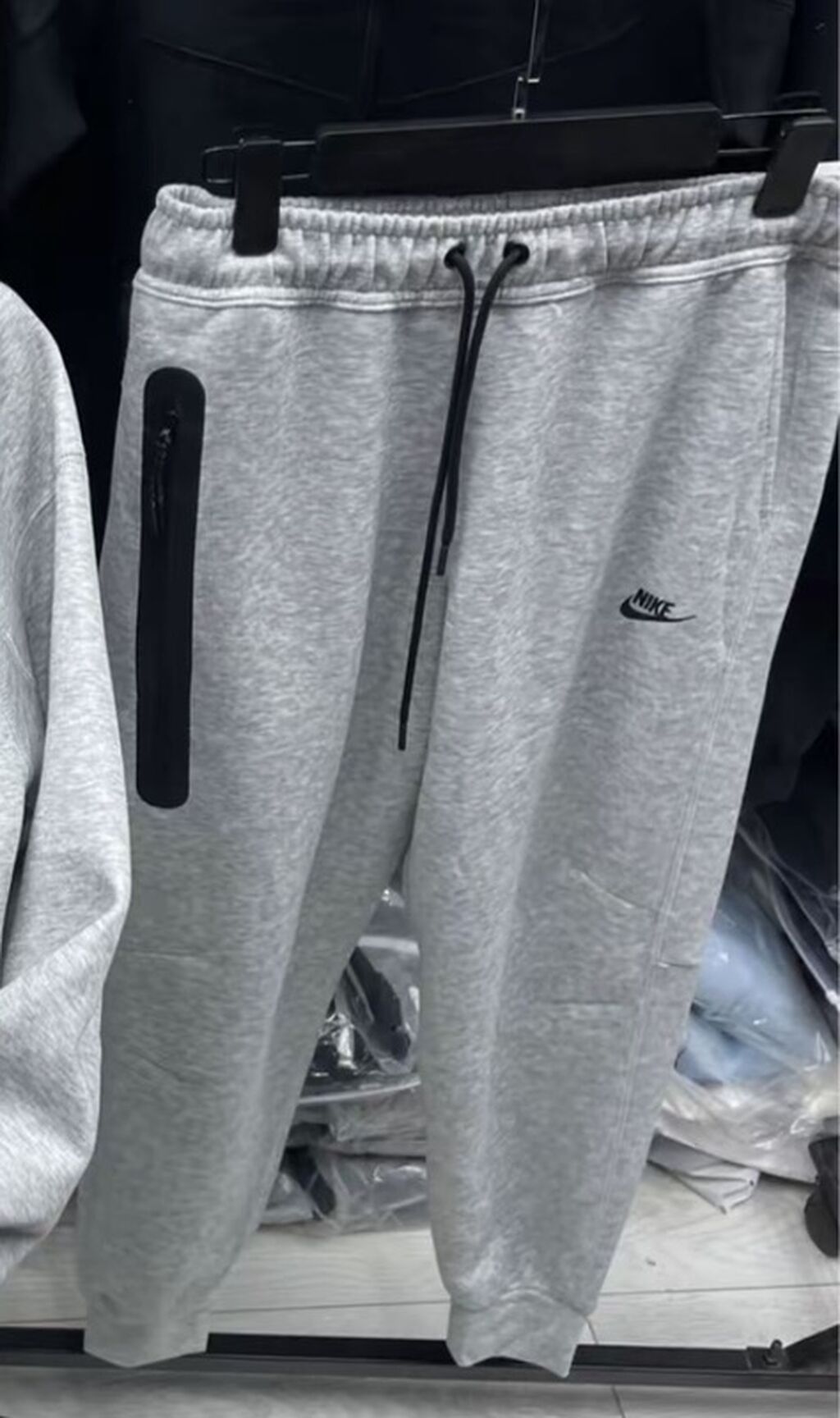 Спортивный костюм Nike Tech Fleece (серый/черный) - Комплект: худи на: фото 3